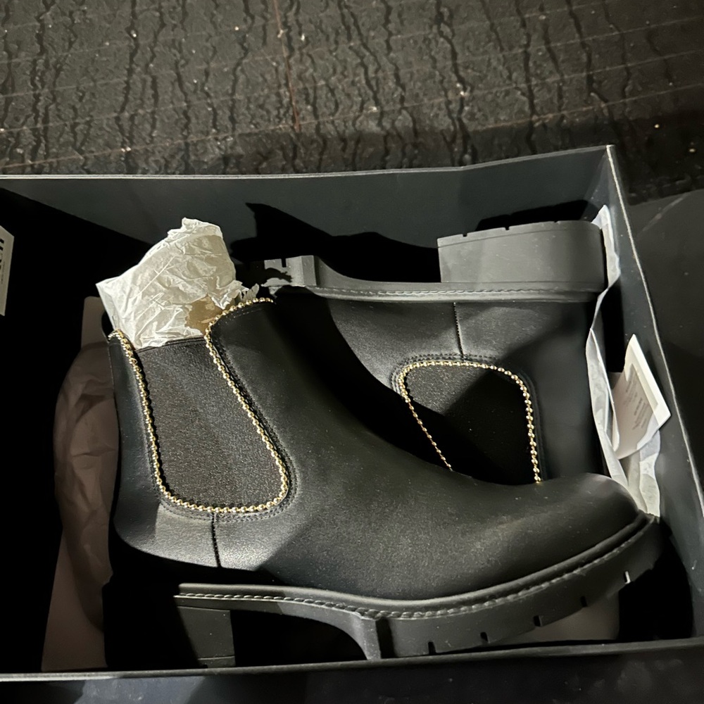 new in box coach black levy leather booties